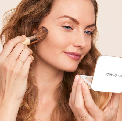 Jane Iredale Pure Pressed Base Appplication